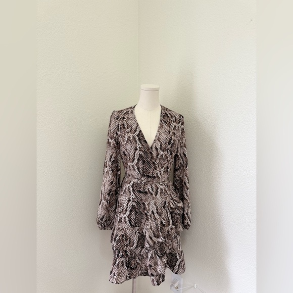 1. STATE Brown Sultry Snakeskin Print Ruffled Long Sleeve Wrap Mini Dress Size 4 - Picture 6 of 13
